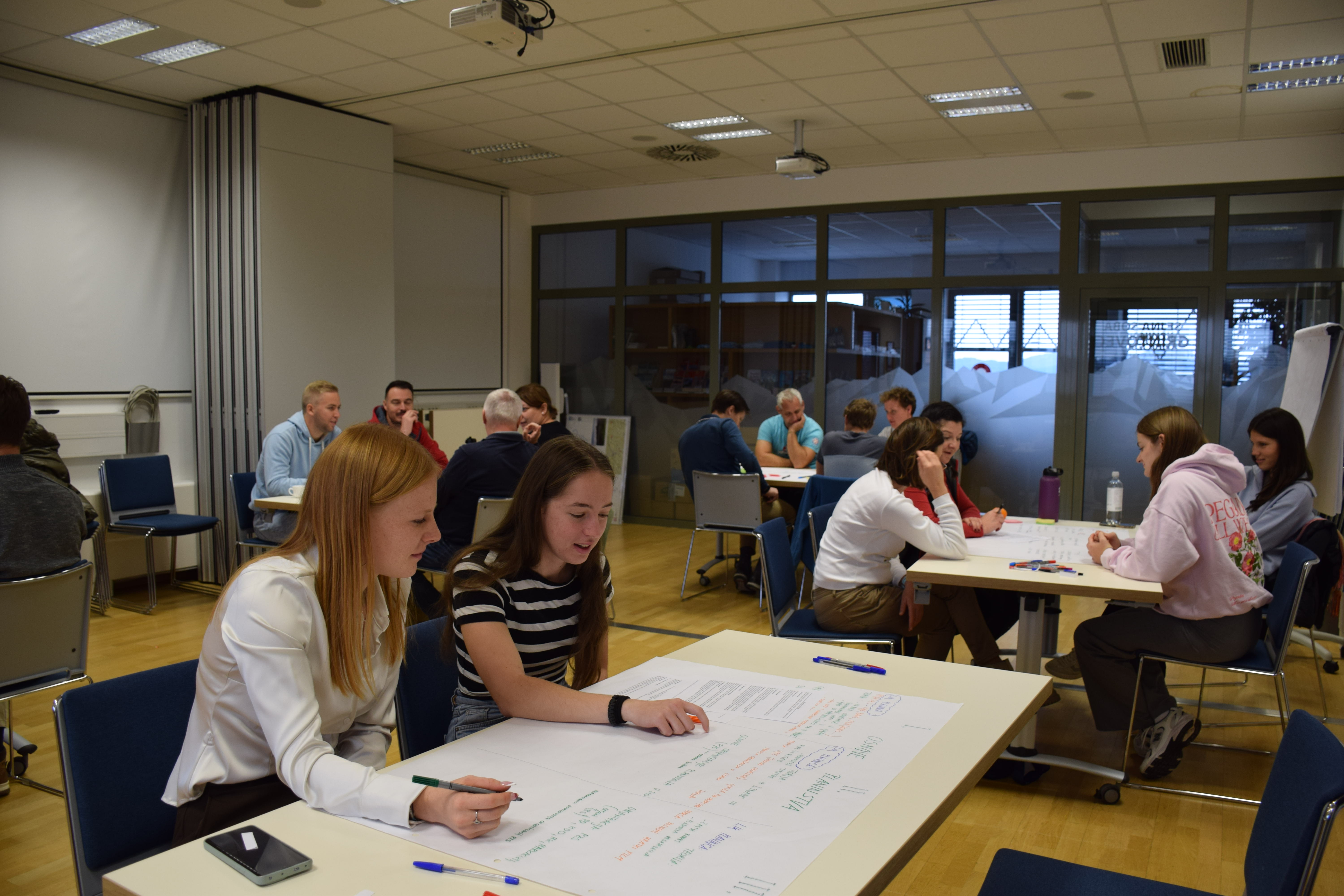 25_zbor_okrogla_miza 25_zbor_okrogla_miza