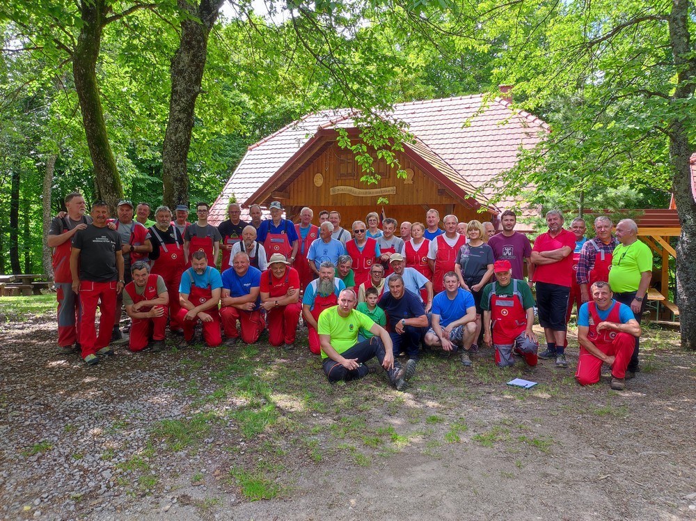 Dolenjski in belokranjski markacisti obnovili poti na območju Metlike