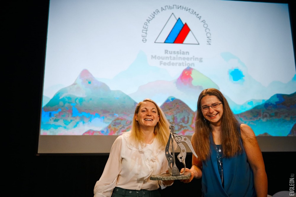 Jekleni angel - več kot le nagrada za Anjo Petek in Patricijo Verdev